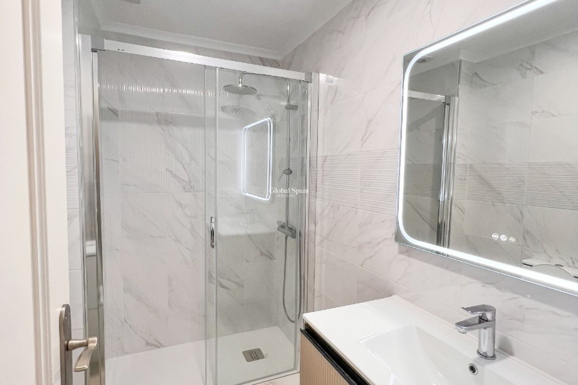 Odsprzedaż - PENTHOUSE -
TORREVIEJA - Torrevieja