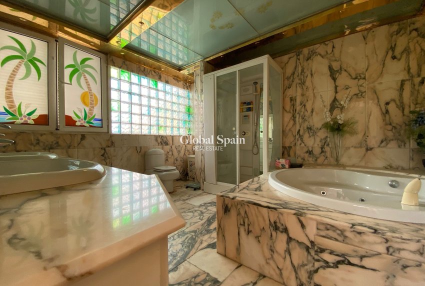 Odsprzedaż - PENTHOUSE -
TORREVIEJA - 