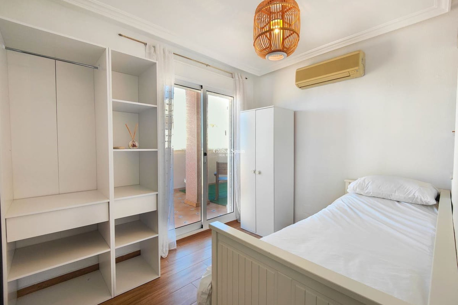 Odsprzedaż - PENTHOUSE -
TORREVIEJA - 