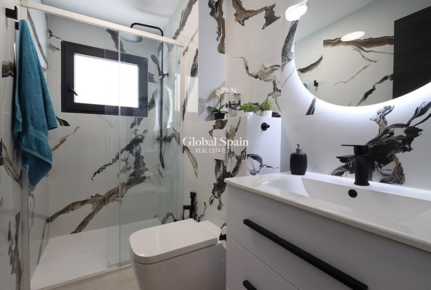 Odsprzedaż - PENTHOUSE -
TORREVIEJA - 