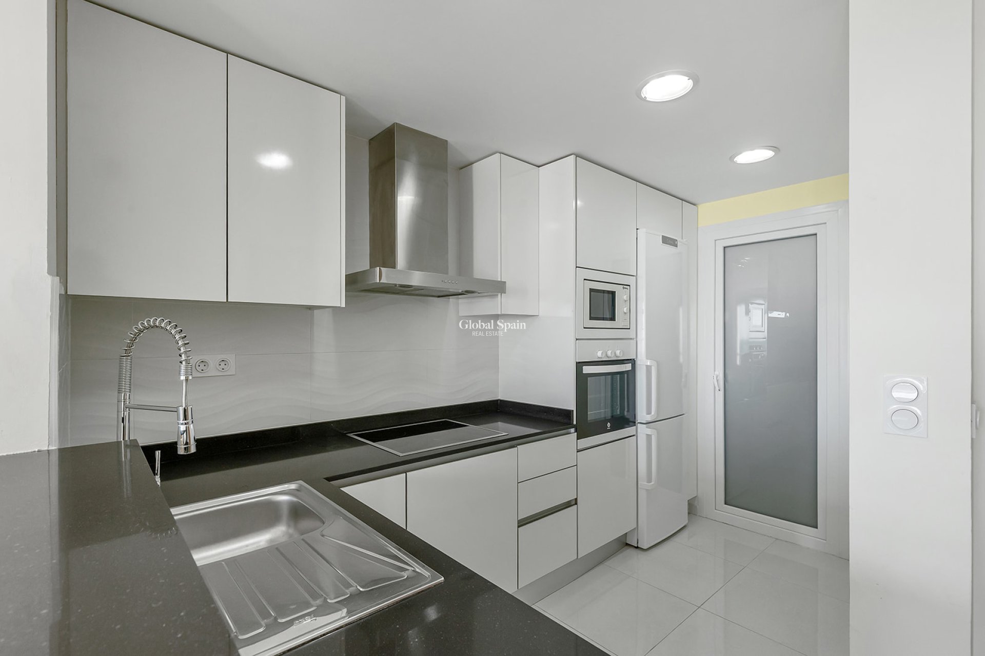 Odsprzedaż - PENTHOUSE -
TORREVIEJA - 