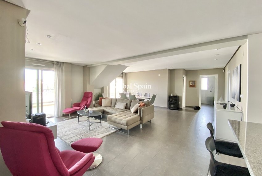 Odsprzedaż - PENTHOUSE -
VILLAMARTÍN - LOS DOLSES