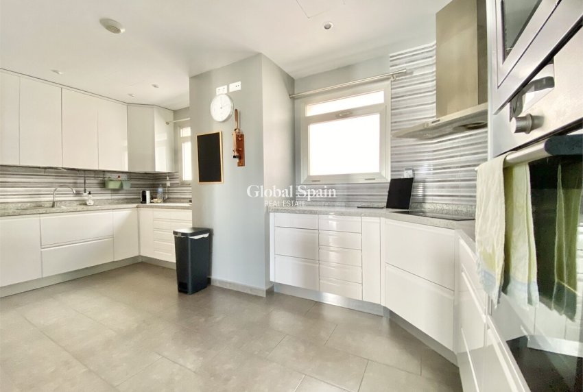 Odsprzedaż - PENTHOUSE -
VILLAMARTÍN - LOS DOLSES