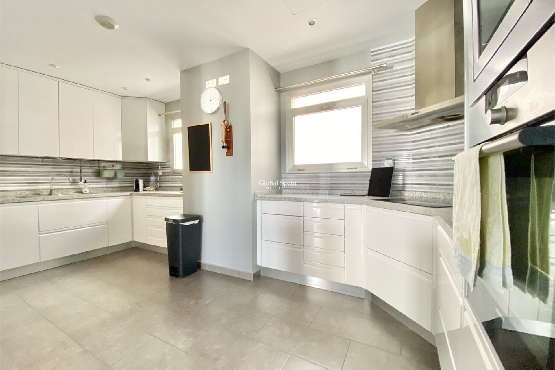 Odsprzedaż - PENTHOUSE -
VILLAMARTÍN - LOS DOLSES