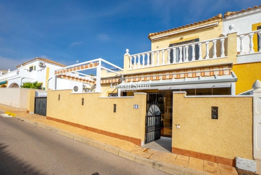 Odsprzedaż - Penthouse w domu czteroosobowym -
ORIHUELA COSTA - Serena 5