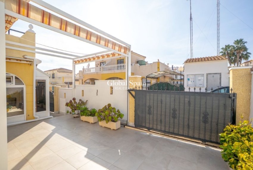 Odsprzedaż - Penthouse w domu czteroosobowym -
ORIHUELA COSTA - Serena 5