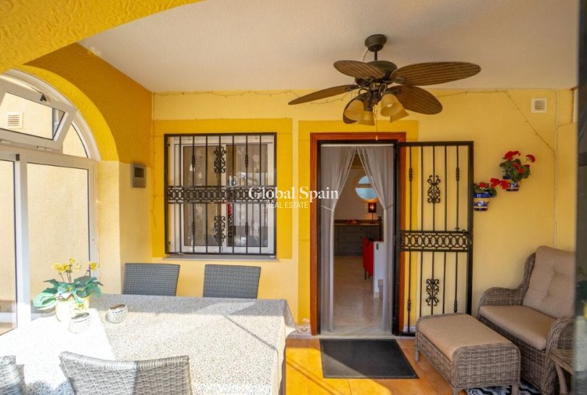 Odsprzedaż - Penthouse w domu czteroosobowym -
ORIHUELA COSTA - Serena 5