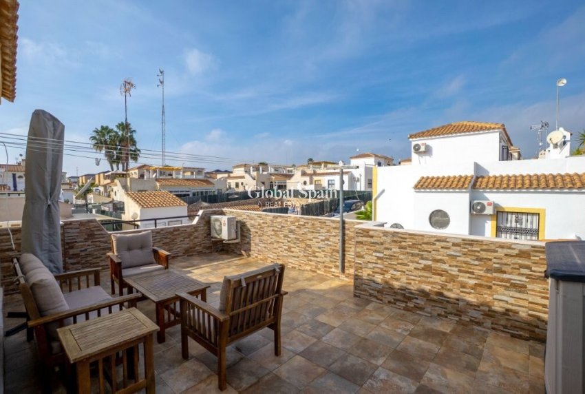 Odsprzedaż - Penthouse w domu czteroosobowym -
ORIHUELA COSTA - Serena 5