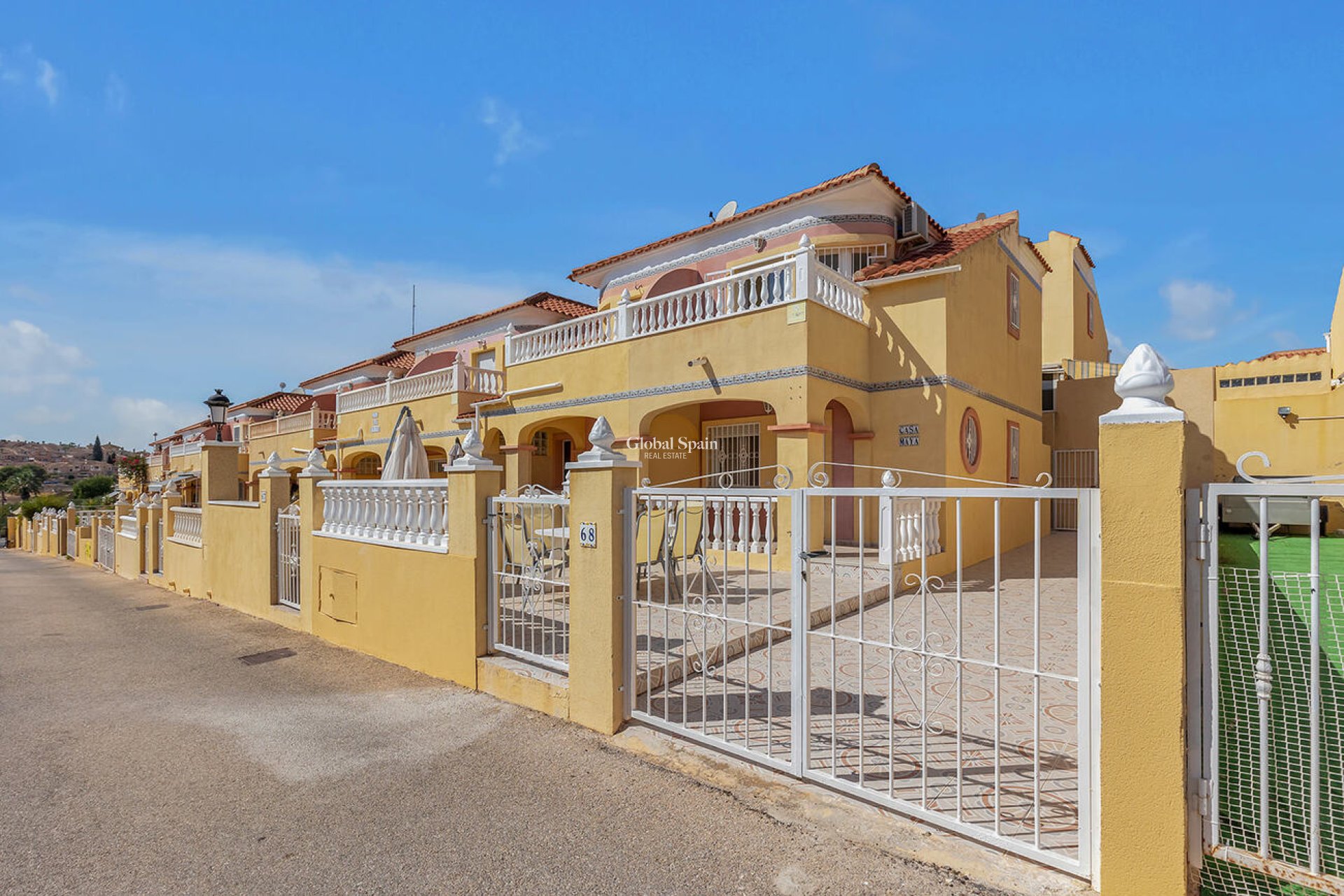 Odsprzedaż - Penthouse w zabudowie bliźniaczej -
ORIHUELA COSTA - 