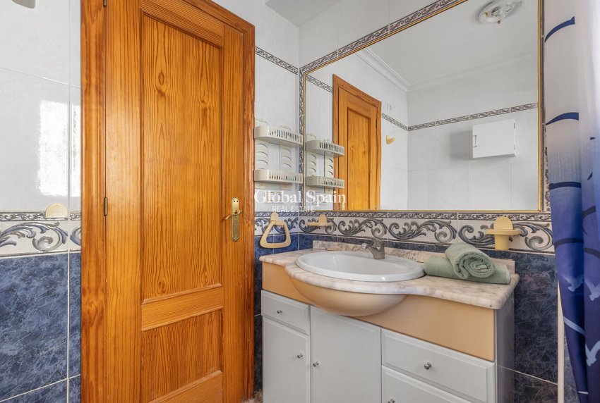 Odsprzedaż - Penthouse w zabudowie bliźniaczej -
ORIHUELA COSTA - 