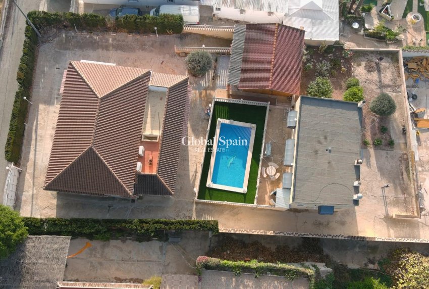 Odsprzedaż - WILLA  -
ALBATERA - Inland