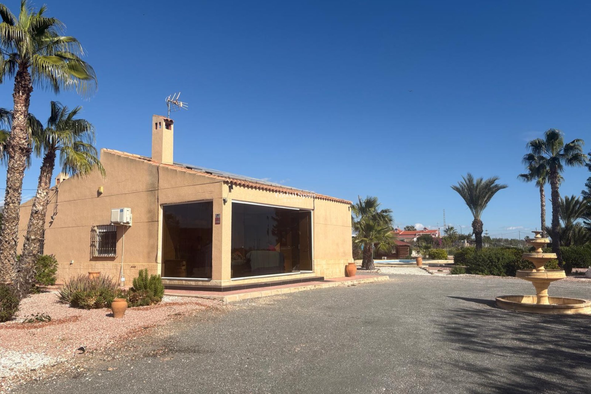 Odsprzedaż - WILLA  -
ALBATERA