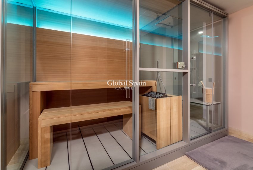 Odsprzedaż - Willa -
Albir - center