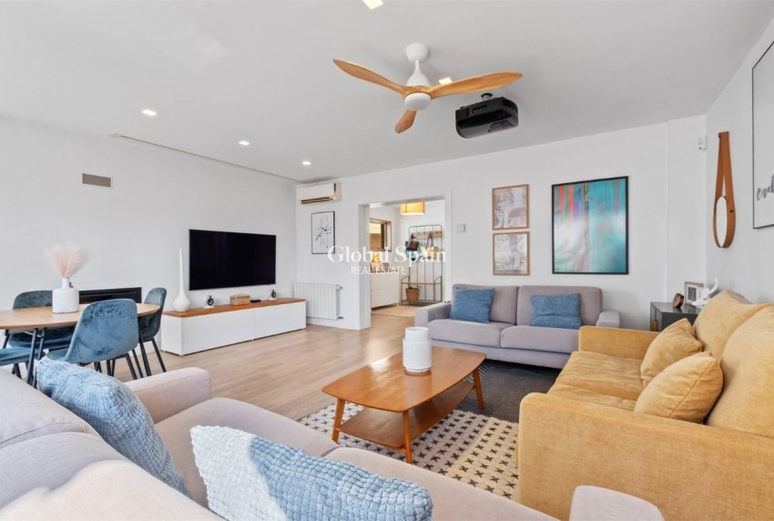 Odsprzedaż - WILLA  -
ALFAZ DEL PI - Costa Blanca