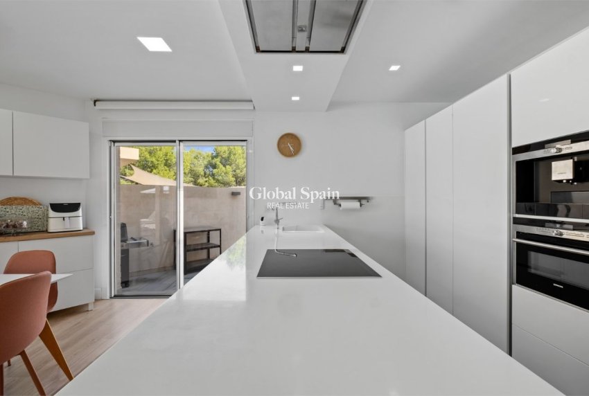 Odsprzedaż - WILLA  -
ALFAZ DEL PI - Costa Blanca