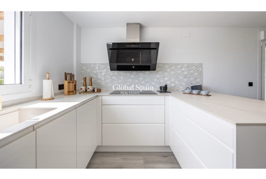 Odsprzedaż - WILLA  -
ALFAZ DEL PI - Costa Blanca