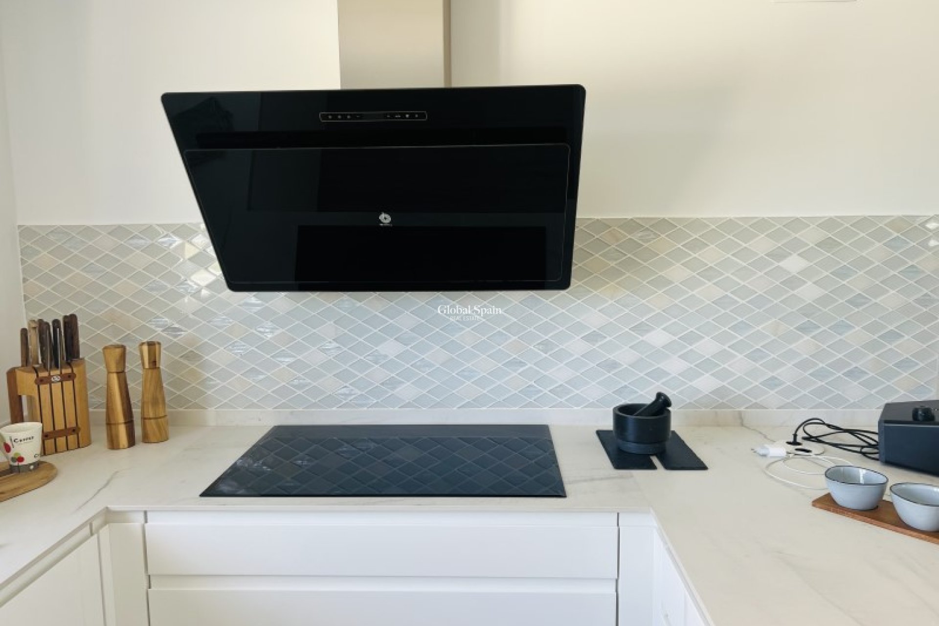 Odsprzedaż - WILLA  -
ALFAZ DEL PI - Costa Blanca