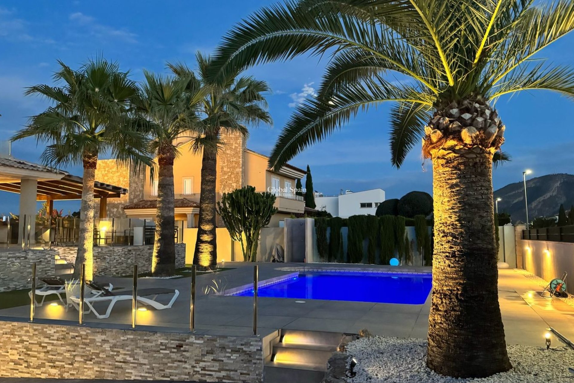 Odsprzedaż - WILLA  -
ALFAZ DEL PI - Costa Blanca