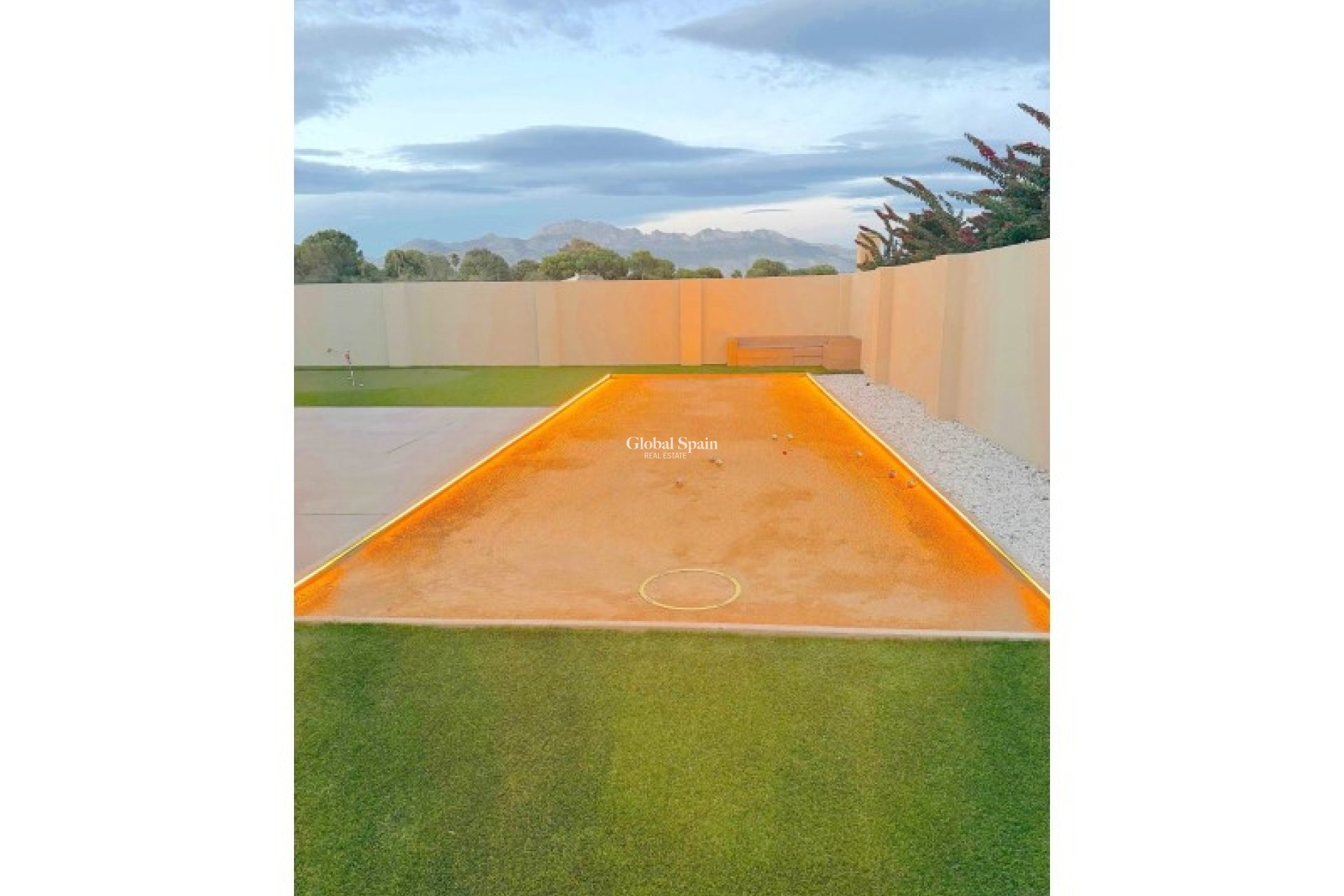 Odsprzedaż - WILLA  -
ALFAZ DEL PI - Costa Blanca