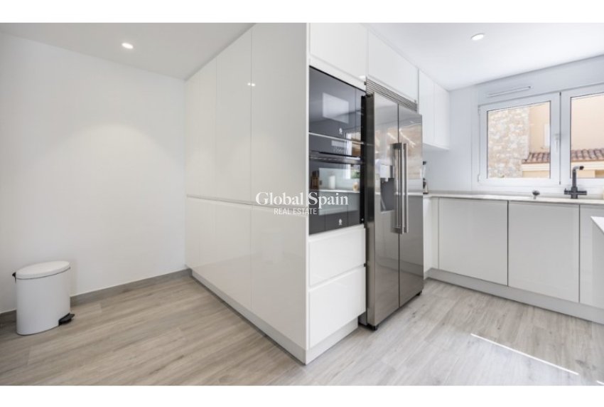 Odsprzedaż - WILLA  -
ALFAZ DEL PI - Costa Blanca