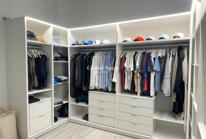 Odsprzedaż - WILLA  -
ALFAZ DEL PI - Costa Blanca