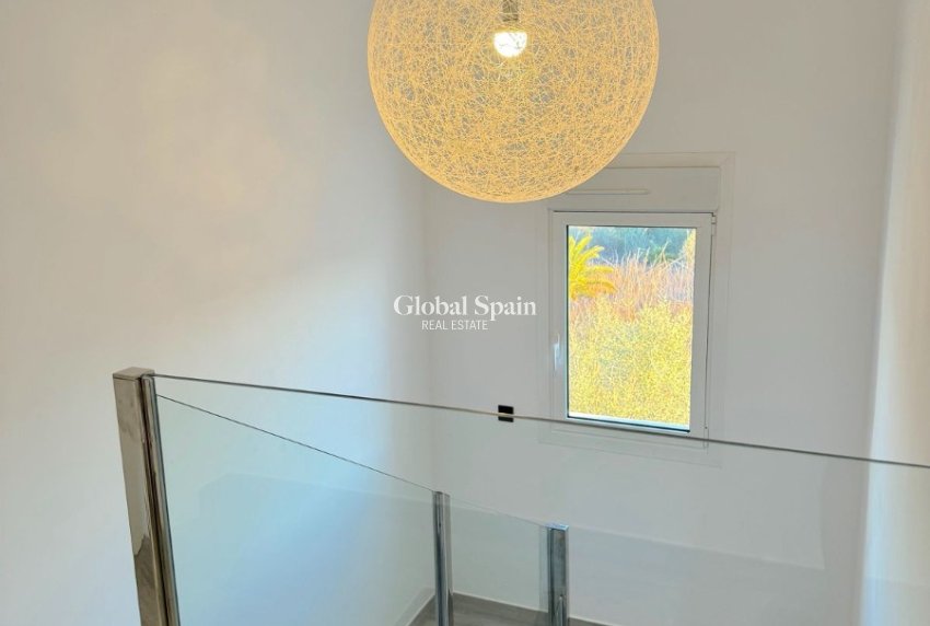 Odsprzedaż - WILLA  -
ALFAZ DEL PI - Costa Blanca