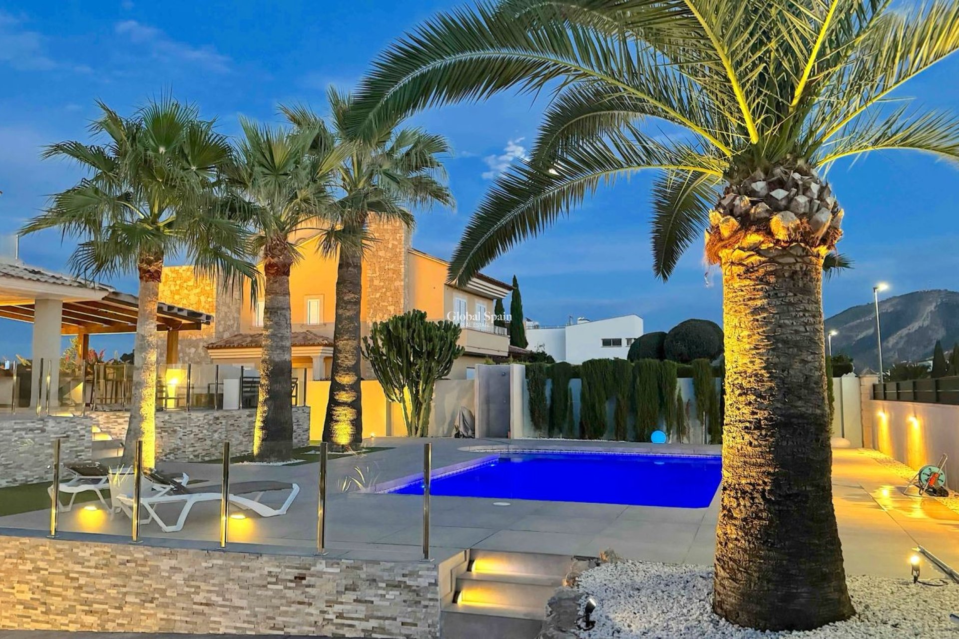 Odsprzedaż - WILLA  -
ALFAZ DEL PI - Costa Blanca