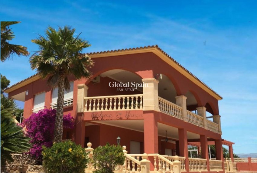 Odsprzedaż - WILLA  -
ALFAZ DEL PI - Costa Blanca