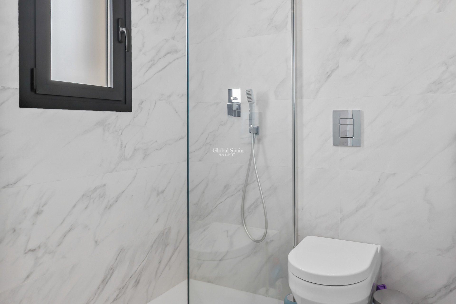 Odsprzedaż - WILLA  -
ALGORFA - Inland