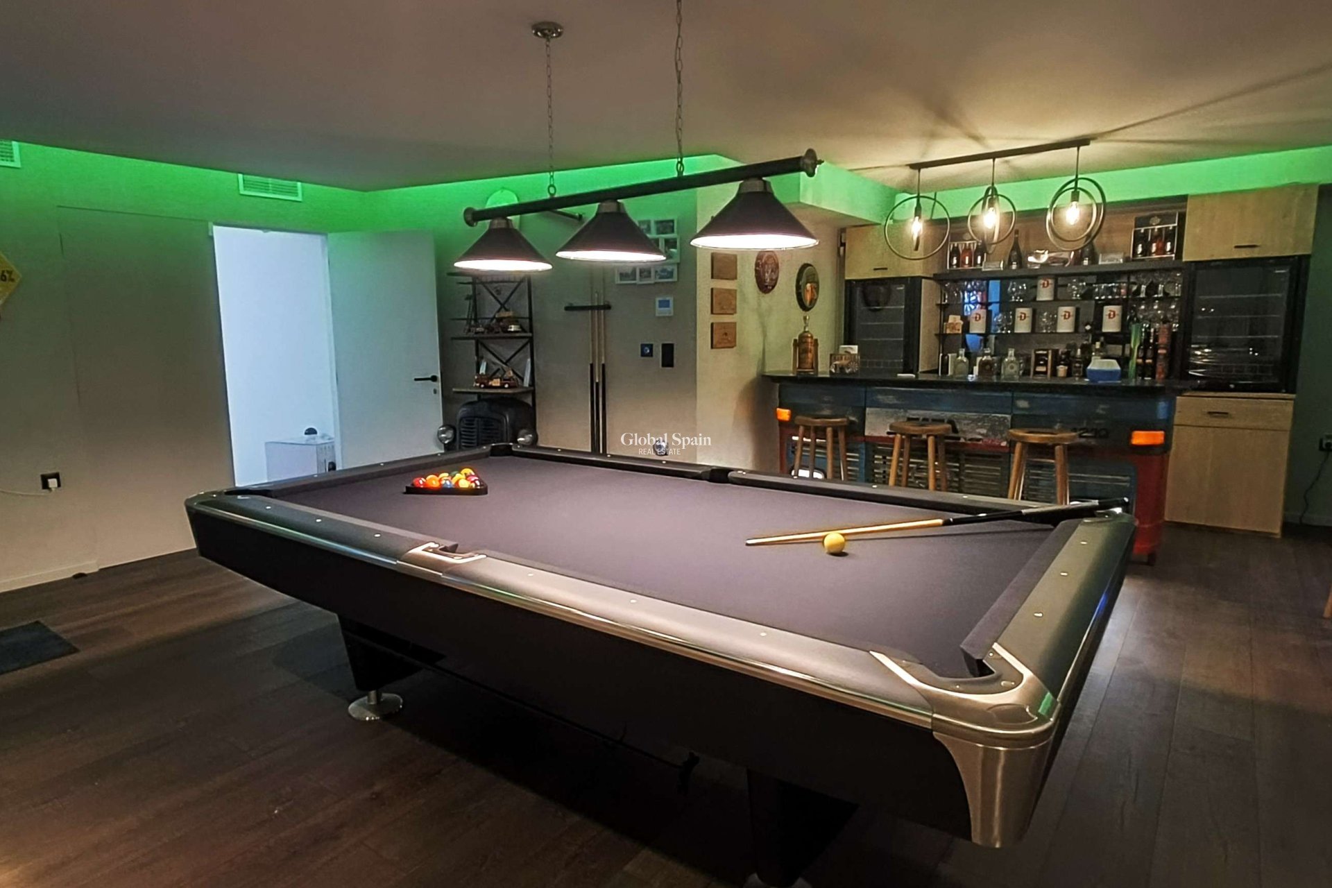 Odsprzedaż - WILLA  -
ALGORFA - Inland