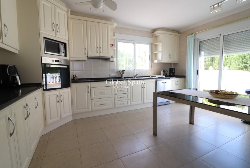 Odsprzedaż - WILLA  -
Algorfa - Lomas de La Juliana