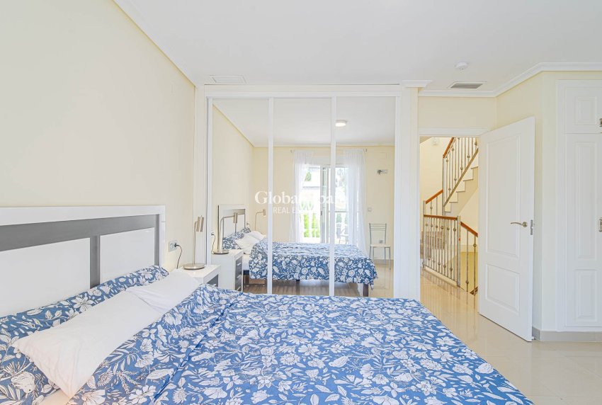 Odsprzedaż - WILLA  -
ALICANTE - El Campello