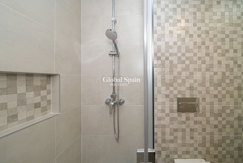 Odsprzedaż - WILLA  -
AVILESES - Inland