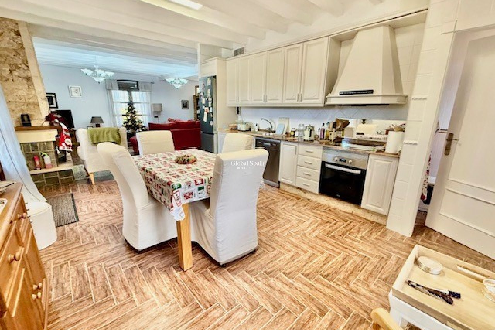 Odsprzedaż - WILLA  -
AVILESES - Inland