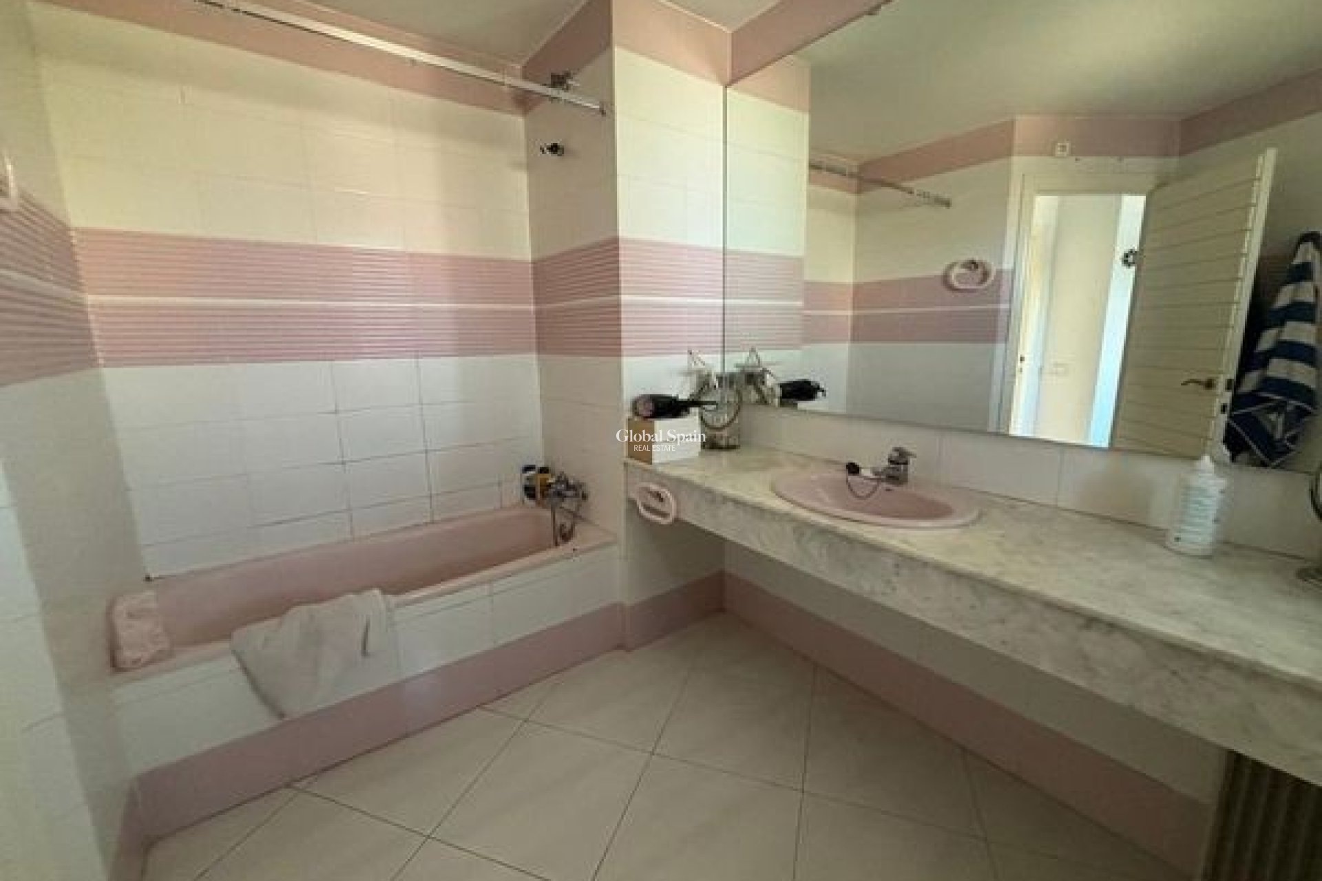 Odsprzedaż - WILLA  -
BENIDORM - Levante