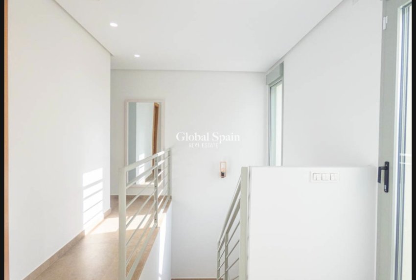 Odsprzedaż - WILLA  -
BENIJÓFAR - Costa Blanca