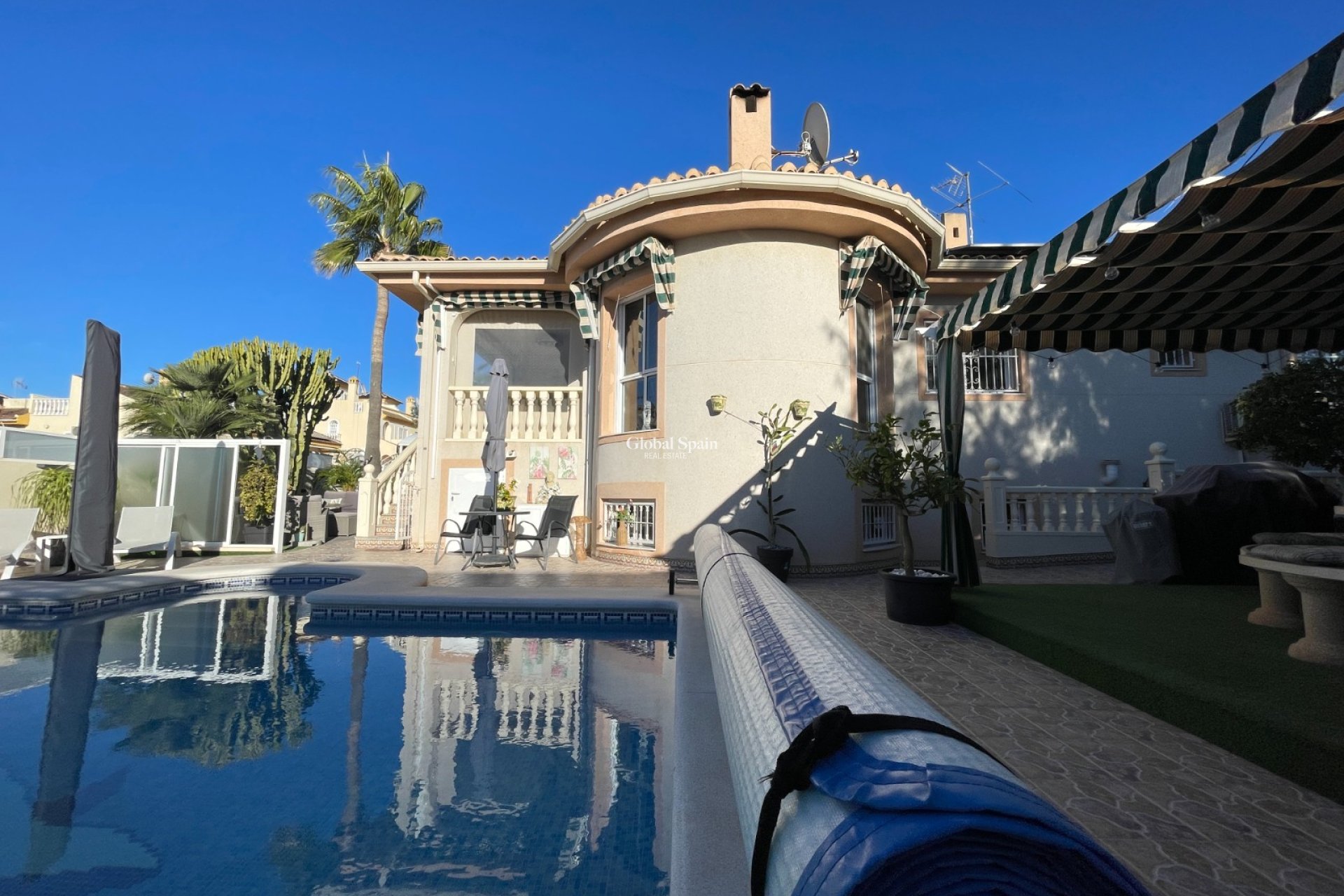 Odsprzedaż - WILLA  -
BENIJÓFAR - Costa Blanca