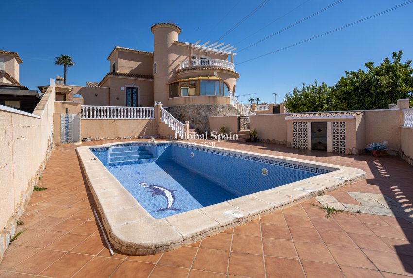 Odsprzedaż - WILLA  -
BENIJÓFAR - Costa Blanca