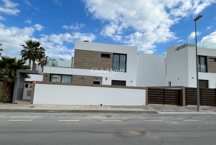 Odsprzedaż - WILLA  -
BENIJÓFAR - Costa Blanca