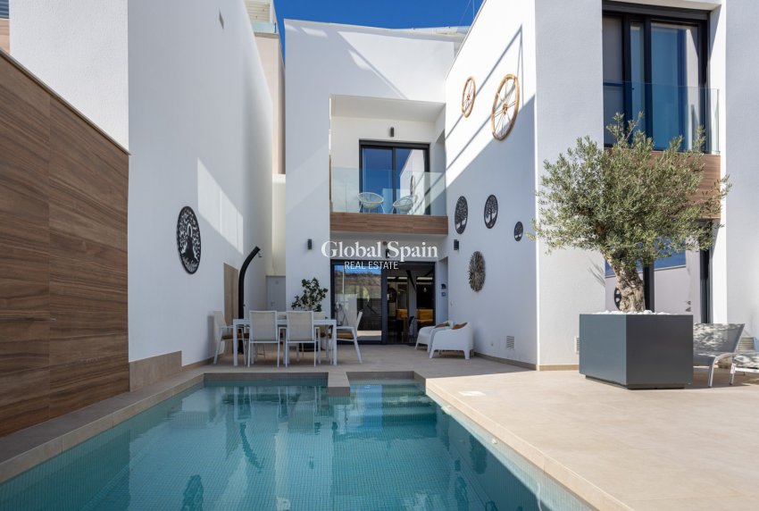Odsprzedaż - WILLA  -
BENIJÓFAR - Costa Blanca
