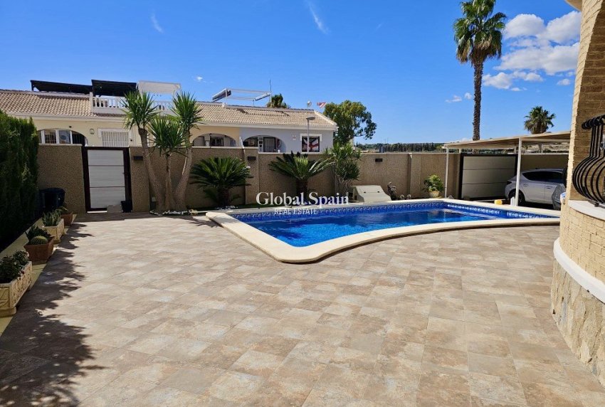 Odsprzedaż - WILLA  -
BENIJÓFAR - Costa Blanca