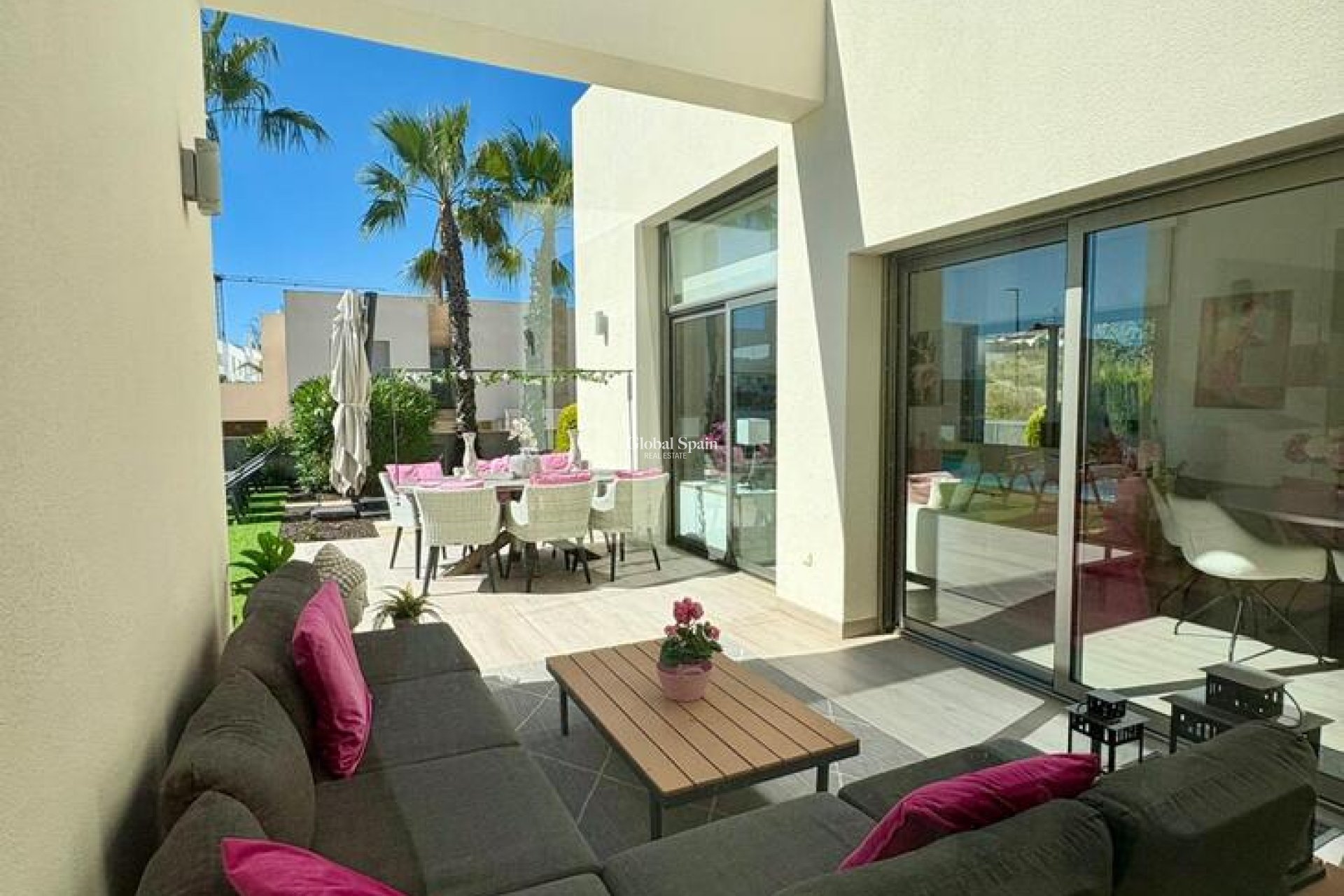 Odsprzedaż - WILLA  -
BENIJÓFAR - Costa Blanca