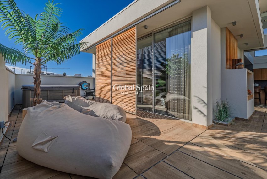 Odsprzedaż - WILLA  -
BENIJÓFAR - Residencial Benimar