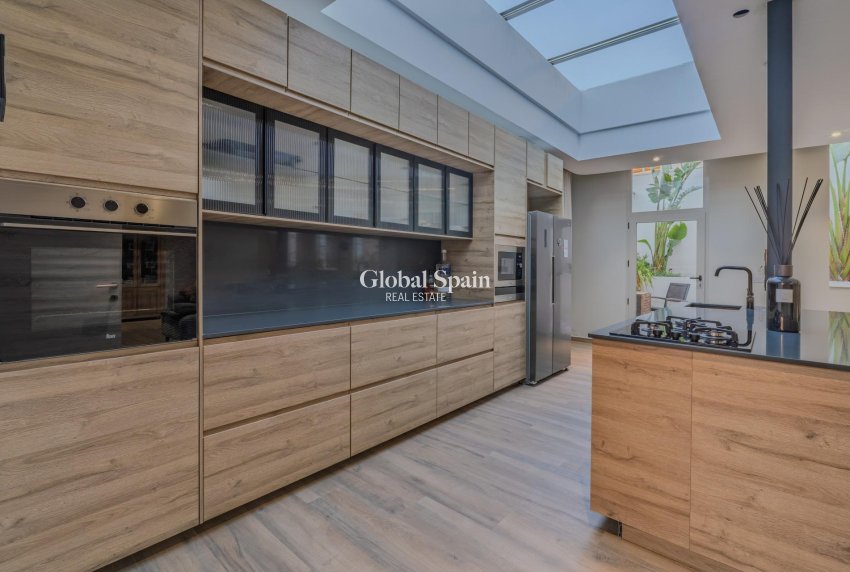 Odsprzedaż - WILLA  -
BENIJÓFAR - Residencial Benimar