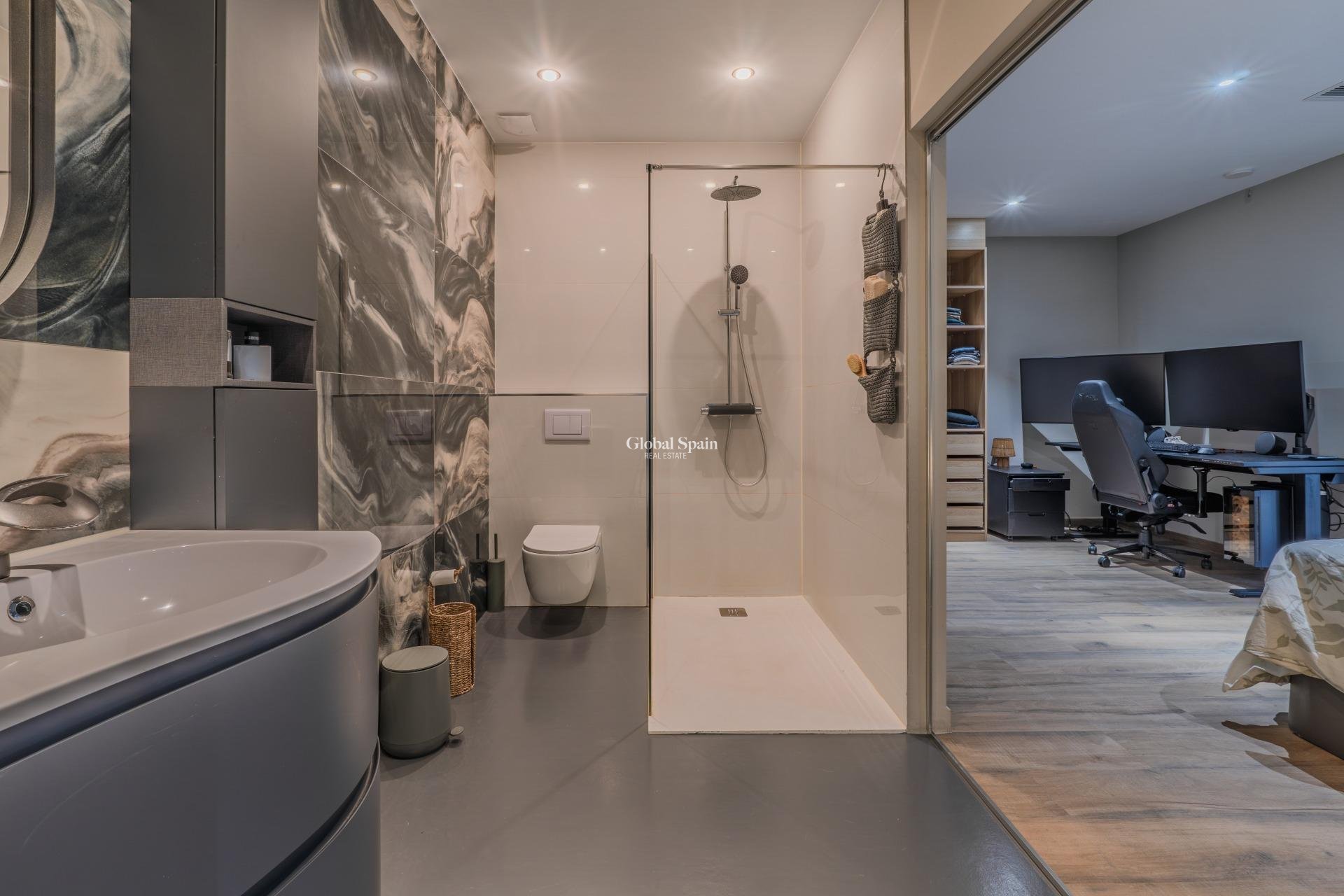 Odsprzedaż - WILLA  -
BENIJÓFAR - Residencial Benimar