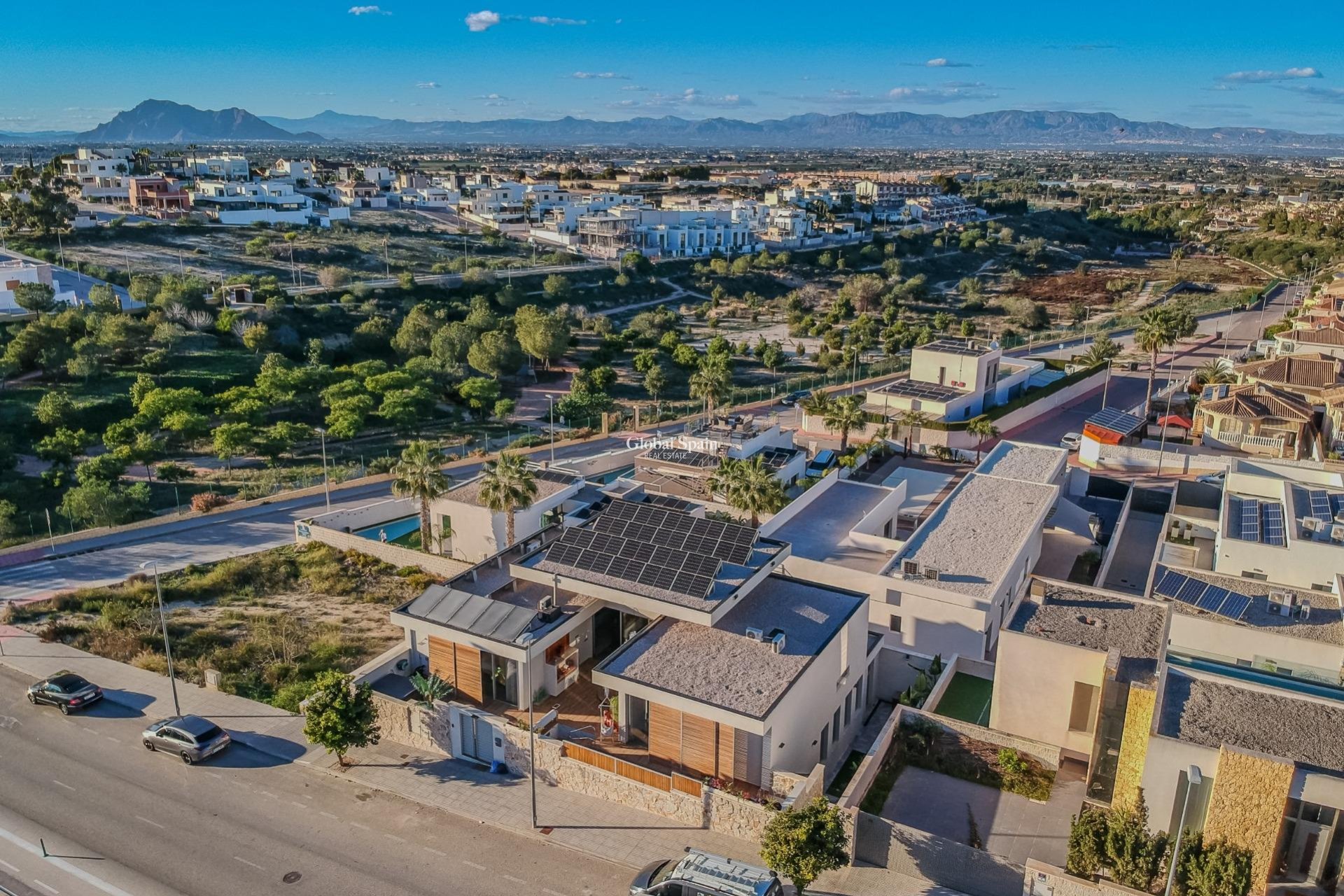 Odsprzedaż - WILLA  -
BENIJÓFAR - Residencial Benimar
