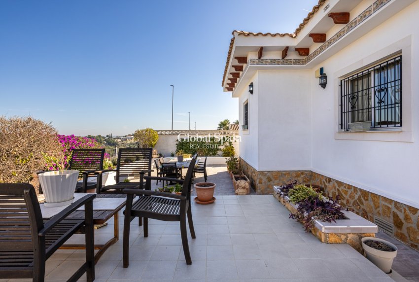 Odsprzedaż - WILLA  -
BIGASTRO - Inland