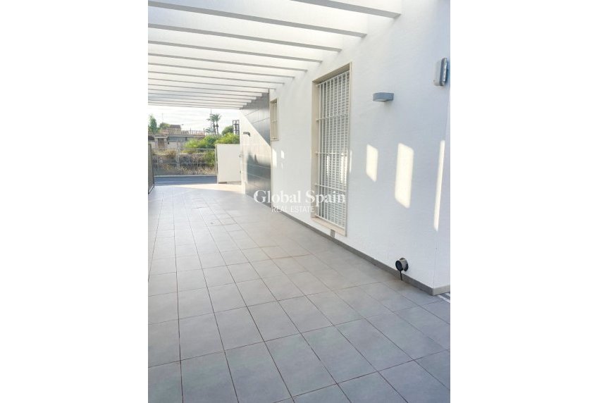 Odsprzedaż - Willa / Bliźniak -
ORIHUELA COSTA - MIL PALMERAS 