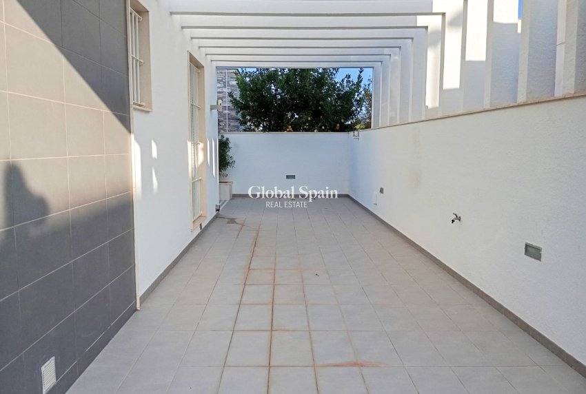 Odsprzedaż - Willa / Bliźniak -
ORIHUELA COSTA - MIL PALMERAS 