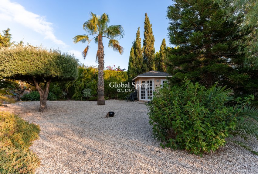 Odsprzedaż - WILLA  -
BUSOT - Costa Blanca